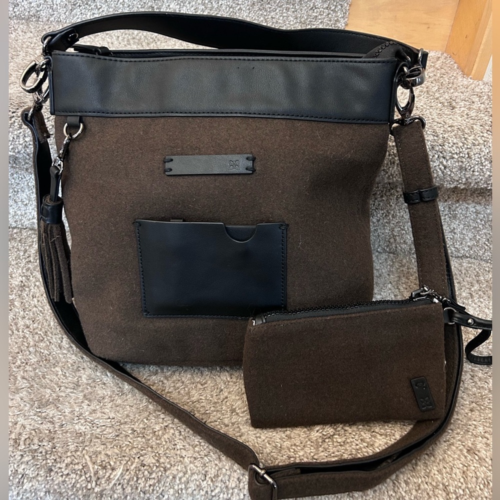 NWOT Sherpani Boheme Crossbody Shoulder bag. Wristlet and small wallet. Leather